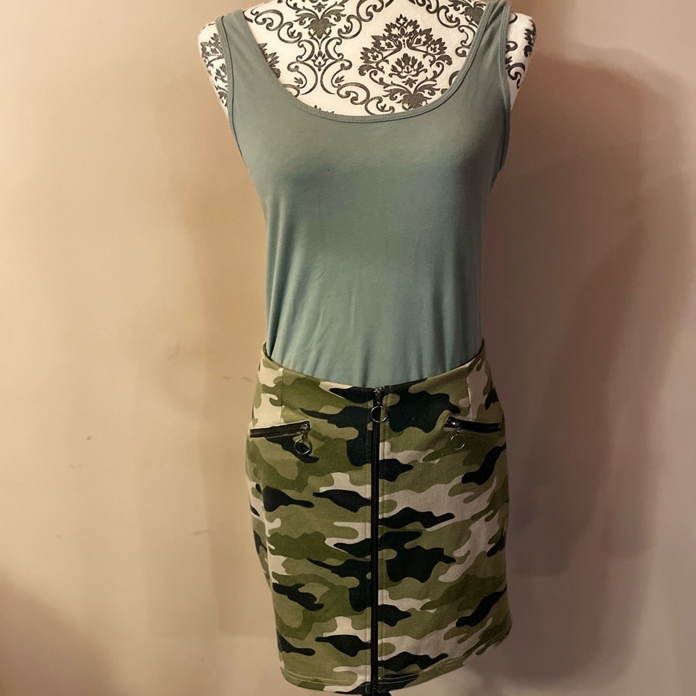 Camo zipper pencil skirt